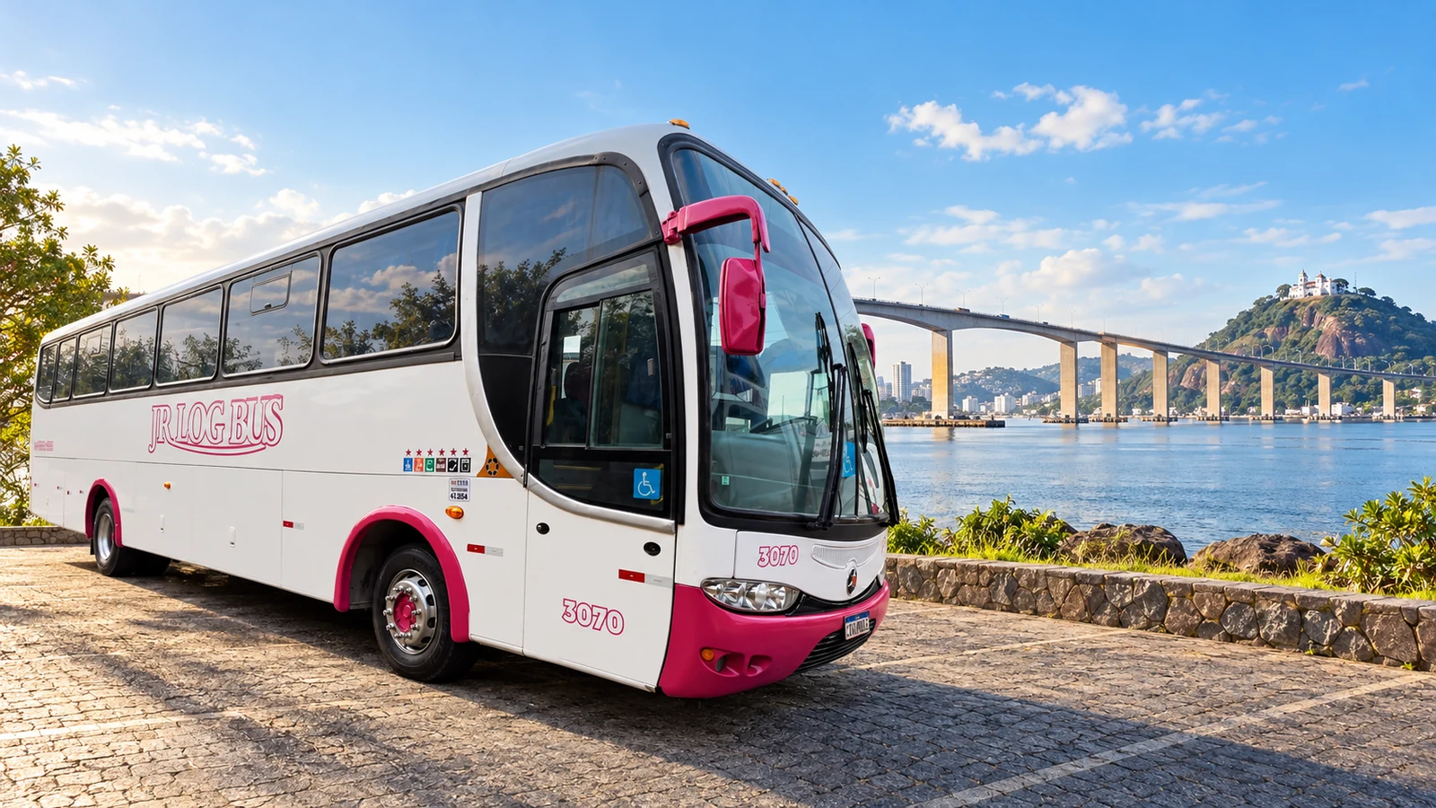 Montagem ilustrativa do ônibus JR Log Bus na região de Vitória e Vila Velha